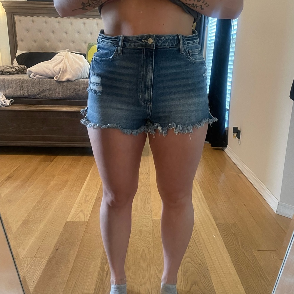 Buckle jean shorts